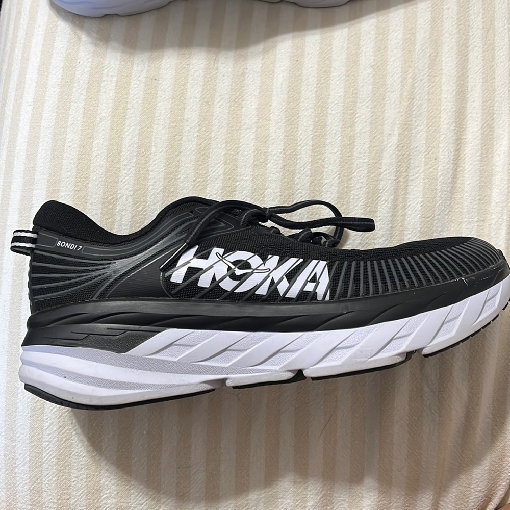 Hoka bondis semi worn